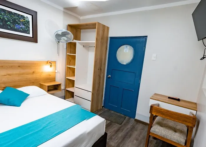 Casa Plaza Bolivar Hotel *